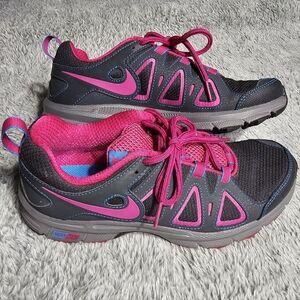 Women's Nike Alvord 10 Size 7 - Like New!